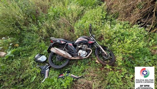 Motocicleta furtada é encontrada em área de mata em São Domingos