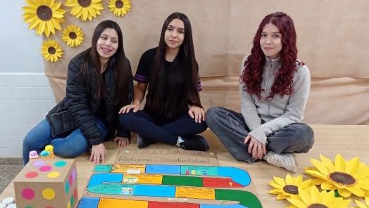 Alunos desenvolvem jogos educativos com materiais recicláveis na terceira prova da Gincana Fiscal