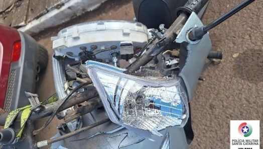 Jovem fica ferida após colisão entre moto e Jeep na Avenida Brasil, em Xanxerê