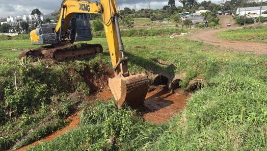 Limpeza do Rio Xanxerê é reforçada para melhorar escoamento e reduzir riscos de alagamentos