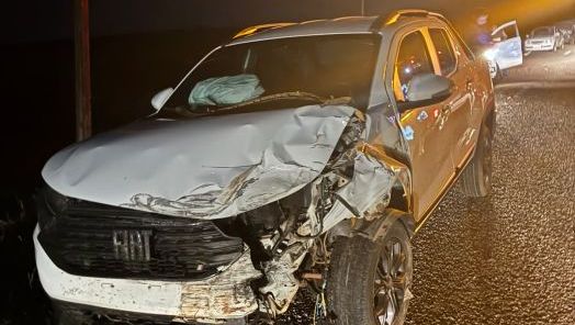 Colisão entre dois carros deixa duas pessoas feridas em Ipuaçu