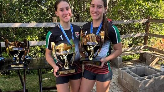 Irmãs de Xanxerê fazem história e conquistam títulos Sub-16 e Adulto no vôlei de areia