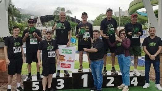Corrida Correr Vida e Saúde reúne atletas em Quilombo e tem corredores do Oeste no pódio