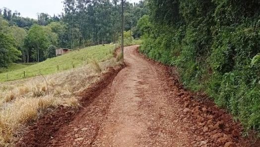 São Domingos intensifica recuperação de estradas do interior após fortes chuvas