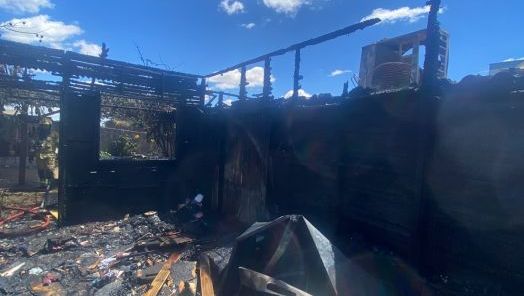 Incêndio destrói residência de madeira e atinge telhado de outro imóvel em Xanxerê