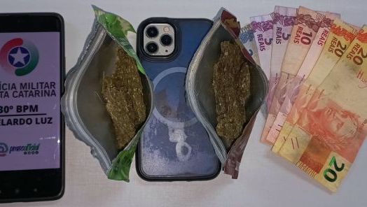 Audi A3, maconha e dinheiro: abordagem no Centro de Abelardo Luz termina com prisão