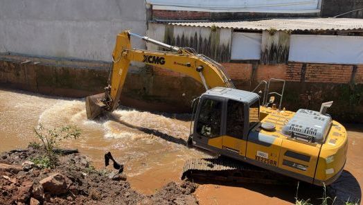 Limpeza do Rio Xanxerê é retomada na área central da cidade