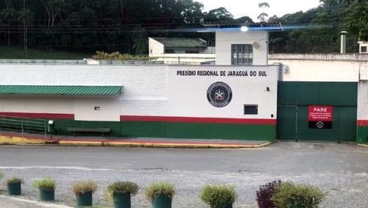 Casal é preso por suspeita de abusos contra pessoas surdas em Jaraguá do Sul