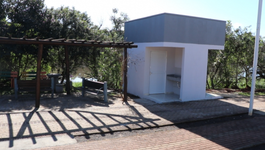 VÍDEO: Rua do Lazer em Abelardo Luz recebe novos banheiros