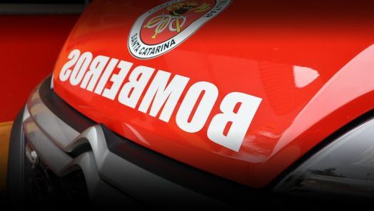 Duas pessoas ficam feridas em colisão entre motos em Pinhalzinho