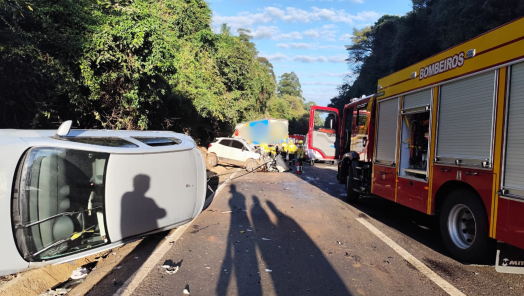 Homem morre em grave acidente envolvendo cinco veículos na BR-282 em Chapecó