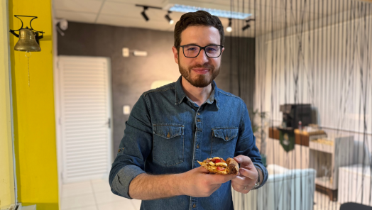VÍDEO: Difícil resistir quando a pizza é da Anjos