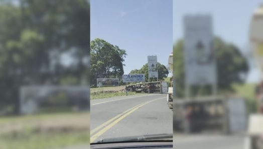 VÍDEO: Tombamento de caminhão na BR-282