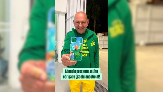 VÍDEO: Luciano Hang, o Véio da Havan, voltou a receber capinhas da Celuland, de Xanxerê, após trocar de celular.
