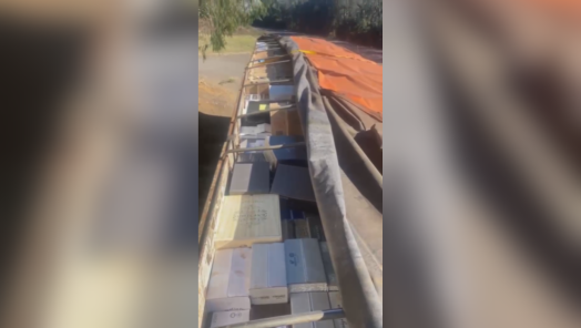 PMRv apreende carga de cigarros contrabandeados e vinhos sem nota fiscal avaliada em mais de R$ 2 milhões em Irani