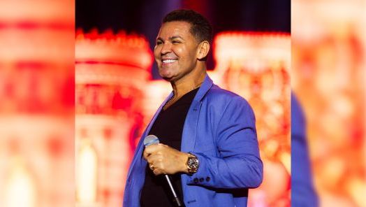 VÍDEO: Eduardo Costa e Diego e Danimar se apresentaram na feira nessa segunda-feira (13)