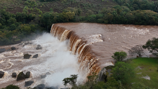 VÍDEO: volume de água impressiona na Cascata S’Manela, em Xanxerê