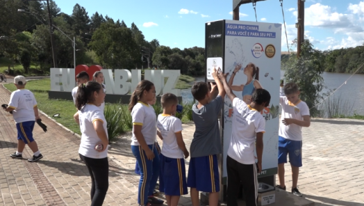 VÍDEO: Abelardo Luz instala os primeiros bebedouros eletrônicos multifuncionais da região da AMAI