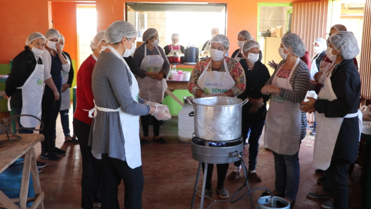VÍDEO: agricultoras participam do curso de derivados do leite em Abelardo Luz
