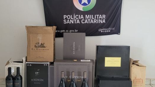 Polícia Militar apreende 65 garrafas de vinho argentino em São Lourenço do Oeste