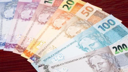 Aposentados e pensionistas do INSS começaram a receber 13º nesta semana