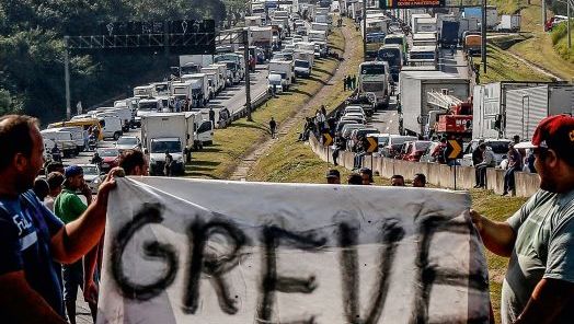 Greve de caminhoneiros volta ao radar e decisão pode sair nesta quinta-feira