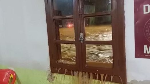 VÍDEO: Chuva intensa causa alagamentos e transtornos em Treze Tílias