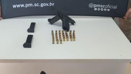 Polícia Militar apreende pistola calibre .45 e munições durante ação no bairro Alvorada, em Chapecó