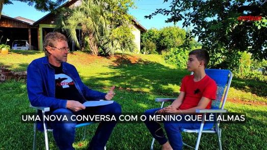 VÍDEO: Uma nova conversa com o menino que lê alma e aura no quadro Mistérios