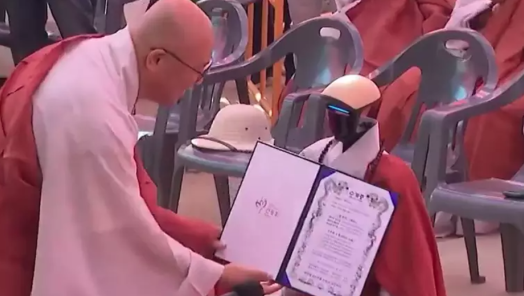 VÍDEO: Robô humanoide estreia como monge budista em templo da Coreia do Sul