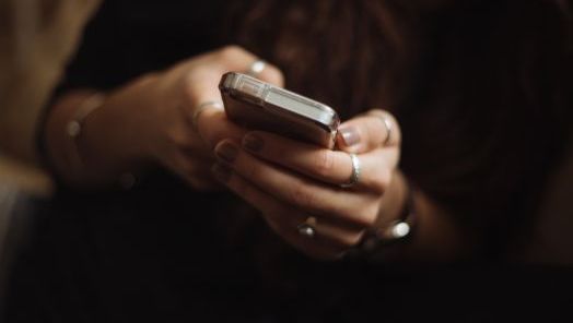 Justiça condena mulher a pagar R$ 20 mil por ofensas em redes sociais contra moradora de Concórdia