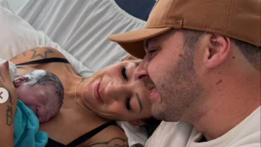 Humorista Eduardo Pitt, criador do Vizinho Colono, celebra nascimento da filha Ayla