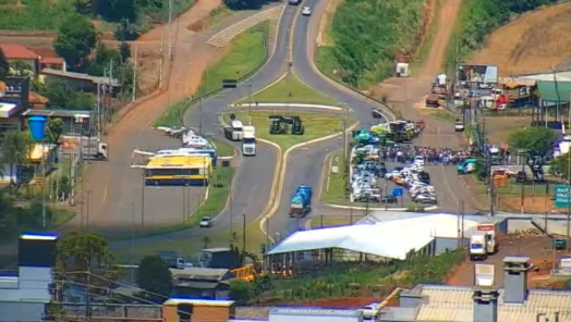 Câmera exclusiva do Canal Ideal mostra ao vivo manifestação do trevo da Femi, em Xanxerê 