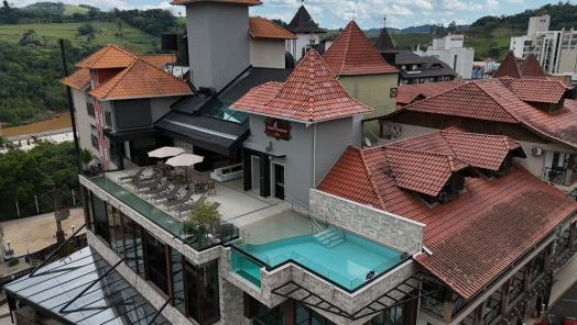 VÍDEO: Carnaval no Hotel Rouxinol tem diversão, gastronomia e conforto para toda a família