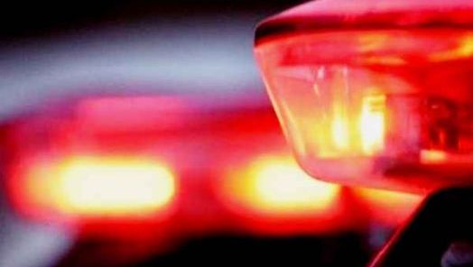 Mulher fica ferida em colisão entre carro e motocicleta no Bairro Matinho