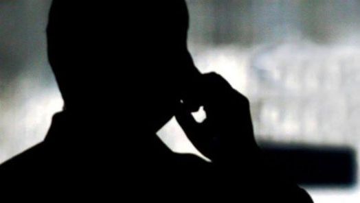 Idoso perde mais de R$ 50 mil após cair em golpe por telefone