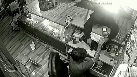 Tia e sobrinho são condenados a mais de 9 anos de prisão por roubo em tabacaria de Chapecó