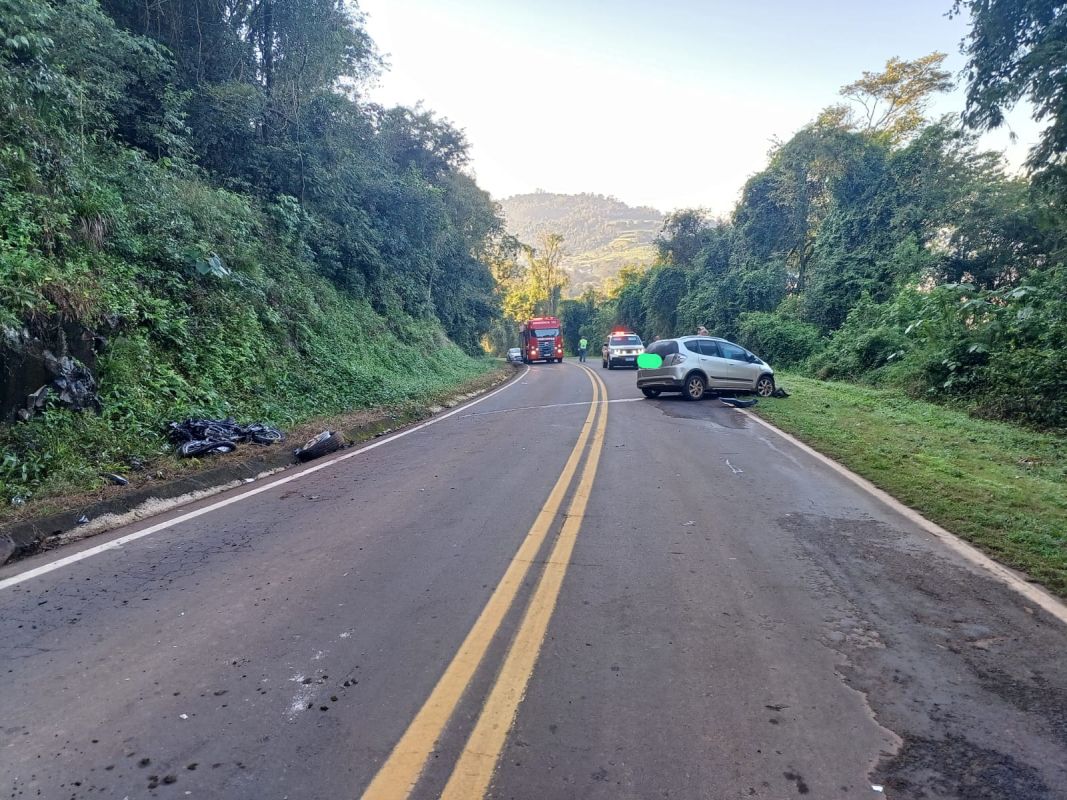 Colisão entre automóvel e motocicleta resulta na morte de condutor da moto, no Oeste