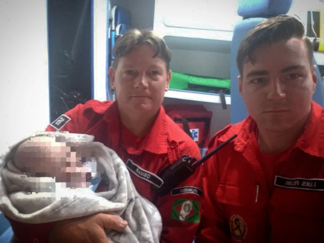 Bombeiros salvam bebê de 33 dias após engasgamento 