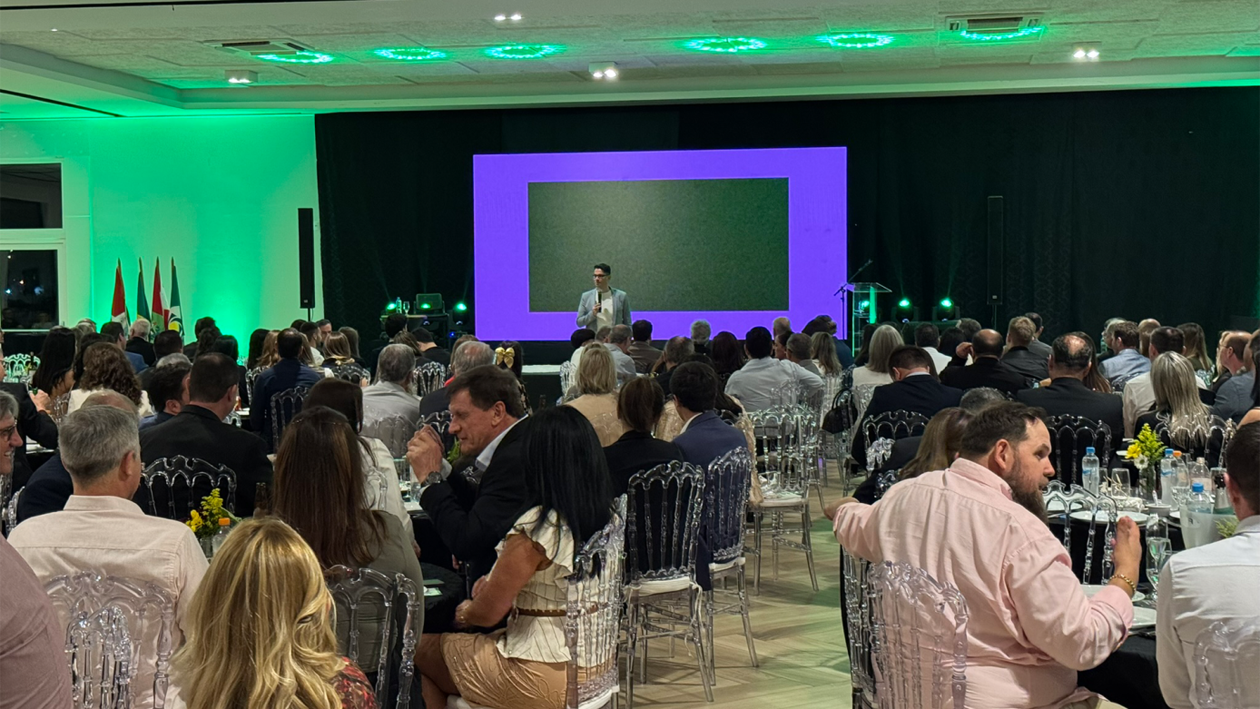 VÍDEO: evento marca dos 55 anos de Acix com jantar, homenagens e palestra