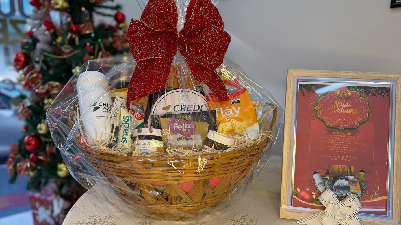 VÍDEO: A Crediamai entrou oficialmente no clima natalino e decidiu presentear quem faz parte da história da empresa