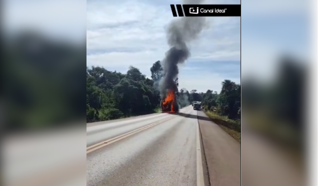 VÍDEO: cavalo mecânico é destruído por incêndio na BR-282, entre Xaxim e Xanxerê 