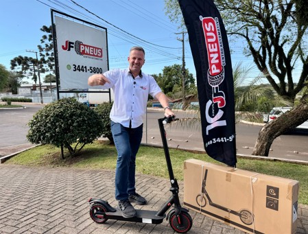 VÍDEO: concorra a um super patinete elétrico na promoção de 10 anos da JF Pneus
