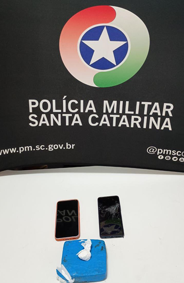 Casal é preso por tráfico de drogas no bairro Desbravador, em Chapecó