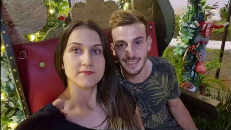 Homem mata esposa a facadas e envia foto do crime para irmão da vítima em SC