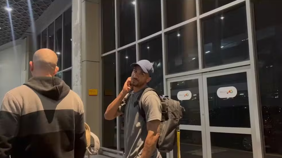 Danilo é o único jogador a retornar ao Brasil com a delegação após eliminação na Copa