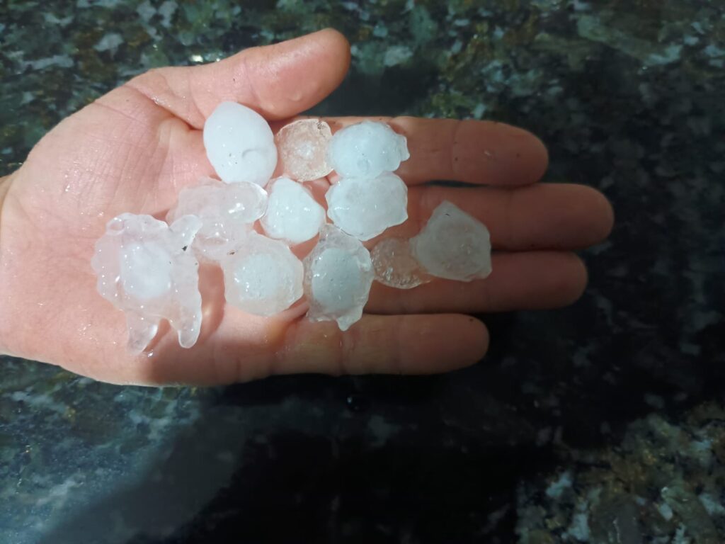 Municípios de SC decretam situação de emergência após temporais com granizo