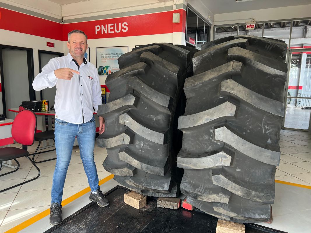 VÍDEO: pneus gigantes na JF Pneus em Xanxerê