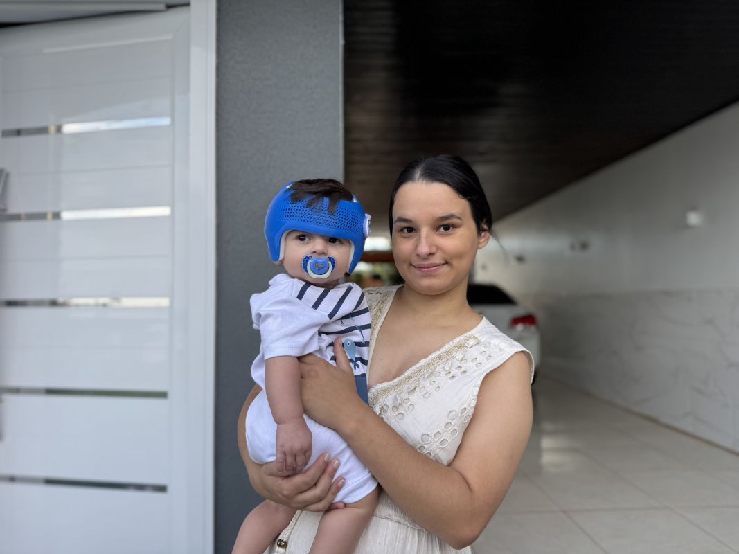 VÍDEO: A mamãe Steffani está fazendo um pedido de ajuda para o seu filho Ravel, diagnosticado com braquicefalia, condição que causa o achatamento do crânio