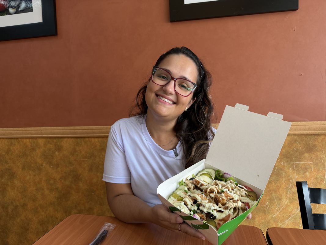 VÍDEO: no Subway, a pessoa monta a própria salada com liberdade total